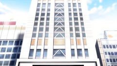 Short-haired brunette woman gets fucked like a real slut